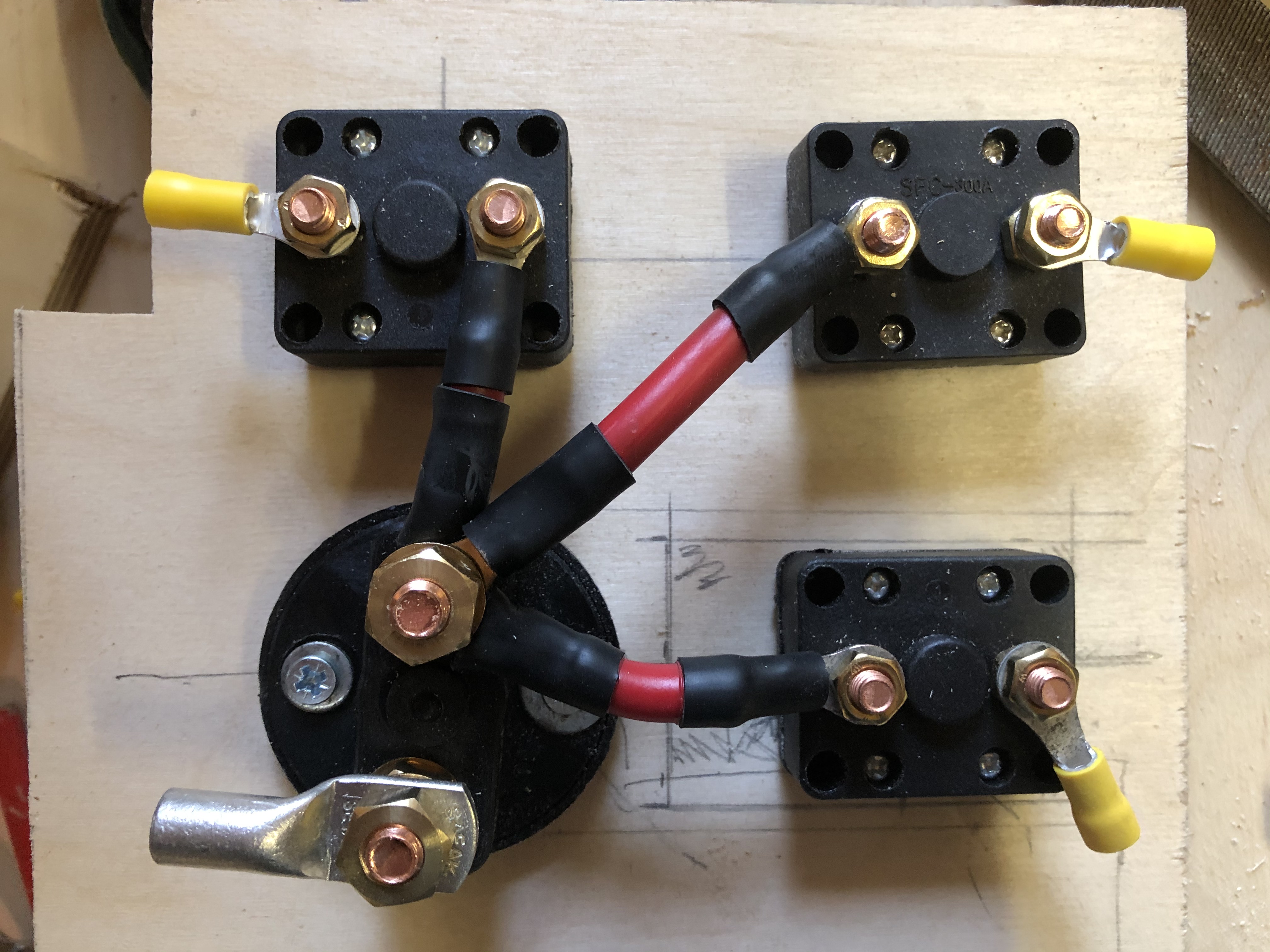 Achterkant hoofdschakelaars